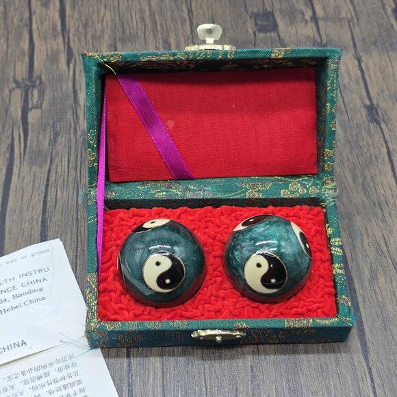 Chinese Baoding Health Balls Yin Yang Chimes Cloisonné Boxed Set De Stress Gift - Picture 5 of 12